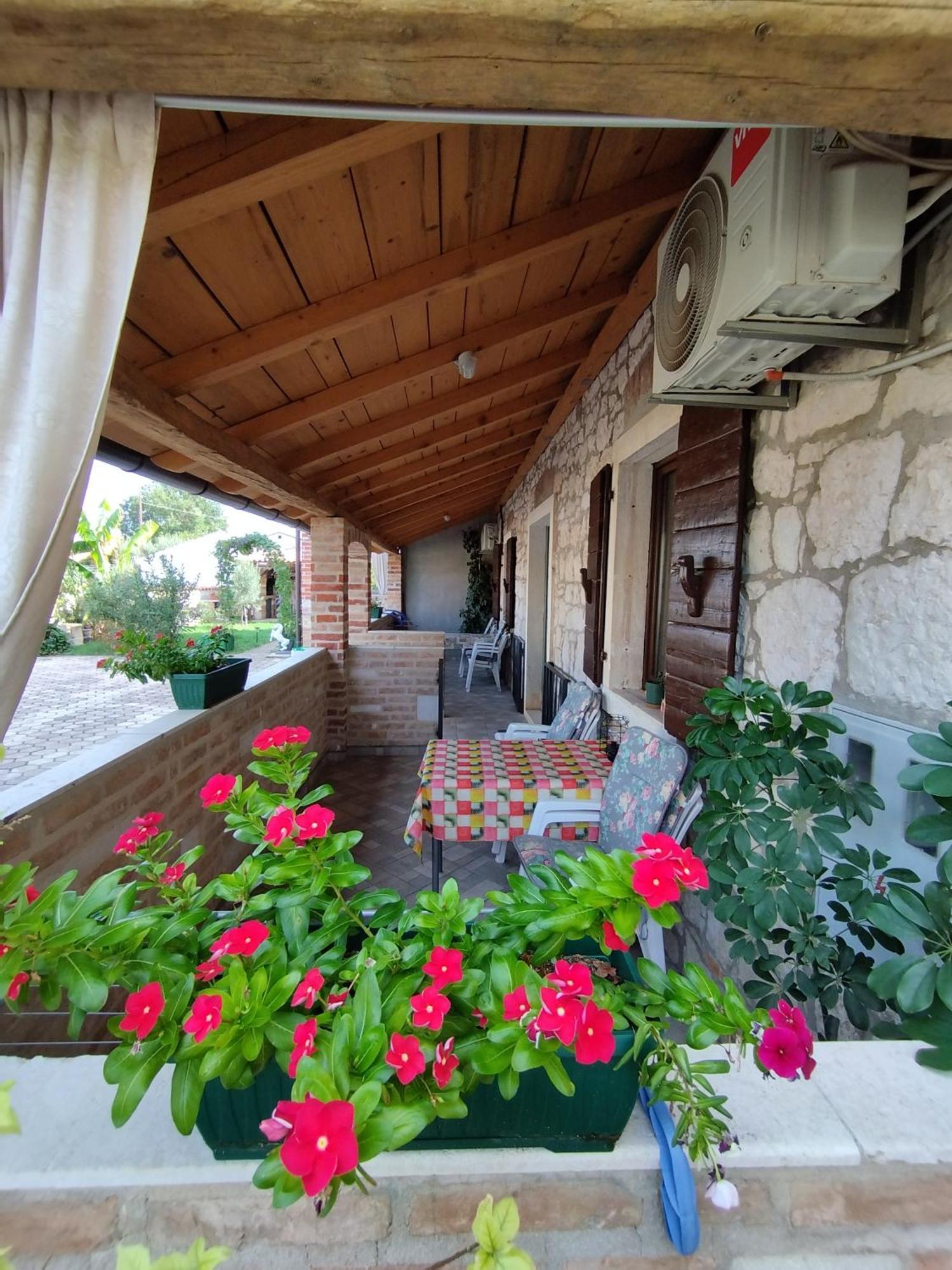 פורץ Apartmani Memic 100 M Do Plaze, Apartments Memic Only 100M From Beach מראה חיצוני תמונה