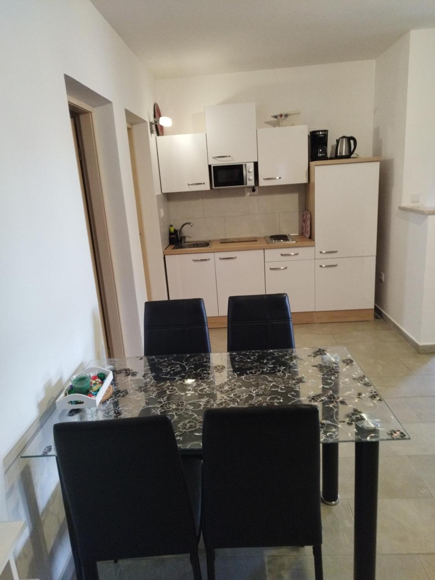 פורץ Apartmani Memic 100 M Do Plaze, Apartments Memic Only 100M From Beach מראה חיצוני תמונה